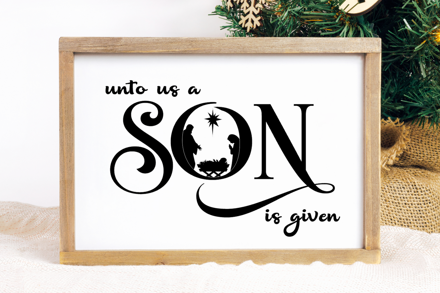 Paint Your Own Christmas-Themed Sign: A Festive DIY Workshop